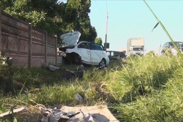 Accident CUMPLIT în Alba! Un băiat de 13 ani a murit, după ce a IEŞIT PRIN PARBRIZUL unei maşini! Alţi trei copii sunt GRAV răniţi