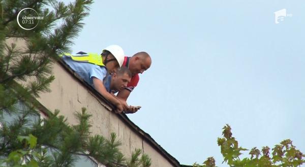 Alertă într-un cartier din Piteşti. Un bărbat a ajuns la spital, după ce a vrut să se arunce de la balcon. Ce l-a împins la gestul extrem