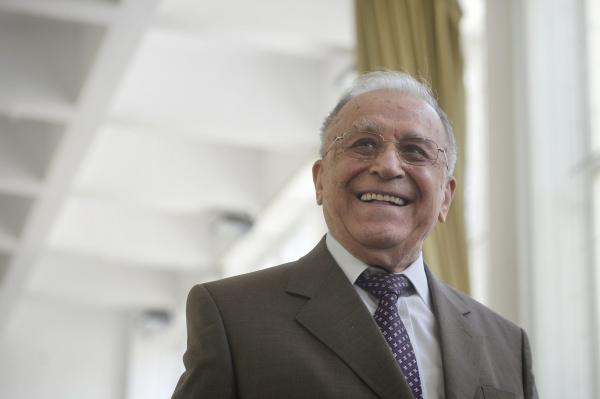 Ion Iliescu va fi judecat pentru crime împotriva umanităţii. Alături de el, şi fostul prim ministru Petre Roman