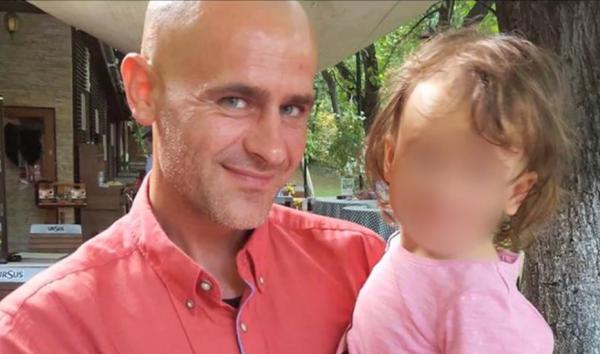 Românul care şi-a pierdut copiii, în Marea Britanie, după ce au fost adoptaţi de un cuplu de homosexuali, a intrat în greva foamei