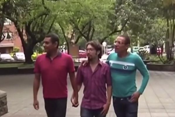 Premieră în comunitatea gay! Columbia a aprobat prima căsătorie între TREI BĂRBAŢI