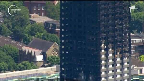 IMAGINI TERIFIANTE din blocul turn care a luat foc în Londra. Oamenii acuză autorităţile în urma tragediei care a luat 58 de vieţi