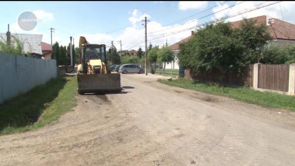 Moţiunea de cenzură, dezbătută şi la sat! Într-o comună din Bacău situaţia din ţară este întoarsă pe toate părţile