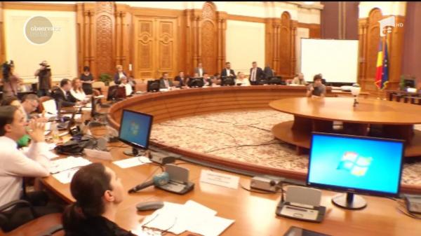 PSD a rămas singur în războiul contra PSD. UDMR a anunţat că nu participă la dezbaterea şi votarea moţiunii