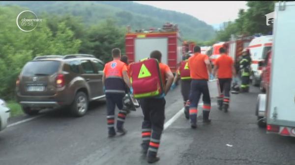 Cinci dintre victimele accidentului în care un autocar s-a răsturnat lângă Predeal sunt în STARE GRAVĂ!
