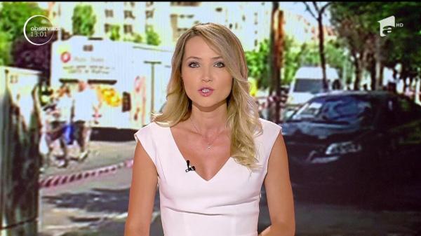 Accident cumplit pe Calea Văcăreşti din Capitală! O şoferiţă a intrat cu mașina într-o staţie de RATB. Şase persoane au fost rănite