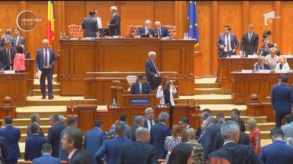 Miniştrii guvernului Tudose au trecut cu bine peste caniculă şi peste întrebările de la Comisii