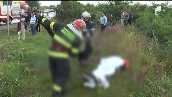 Grav accident în Iaşi! Un bărbat a murit după ce maşina în care se afla a făcut o depăşire imposibilă, pe linie continuă