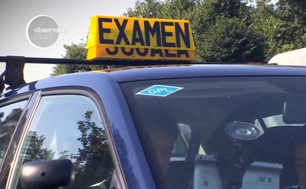 Românii au trac de camere? Numărul celor care iau permisul a scăzut după ce poliţia a început să filmeze proba practică