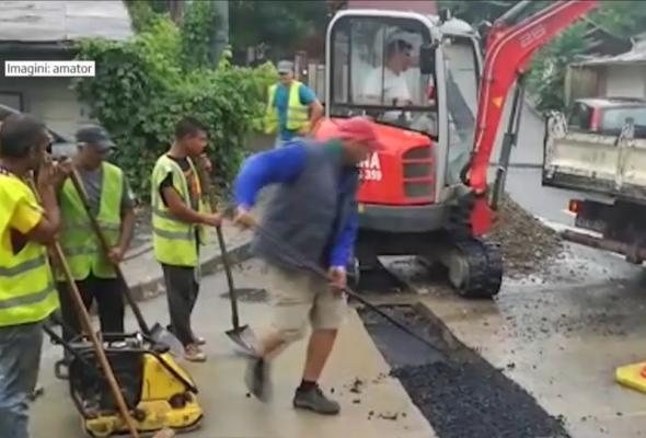 Munca în zadar: mai mulţi muncitori din Iaşi, filmaţi în timp ce asfaltau o stradă, pe ploaie torenţială
