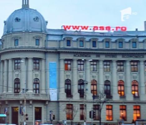 Aglomeraţie mare la Academia de Studii Economice! Candidaţii la facultăţile de aici s-au aşezat la coadă chiar de la prima oră (VIDEO)
