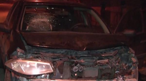 ACCIDENT BIZAR la Buşteni! O maşină a lovit în plin un urs care traversa DN1. Animalul s-a ridicat apoi şi a fugit în pădure