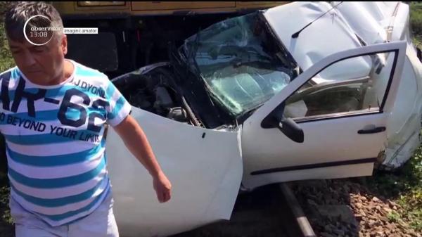 Accident cumplit în Mehedinţi! Doi oameni au murit după ce maşina lor a fost zdrobită de tren (VIDEO)