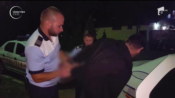 Urmărire ca-n filme pe străzile din Alexandria! Un şofer s-a oprit într-un stâlp, în fuga sa de poliţişti (VIDEO)