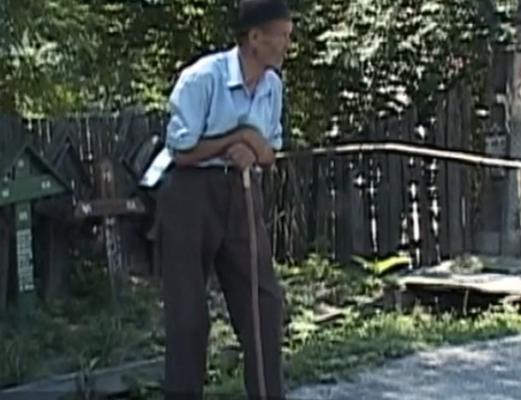 Situaţie halucinantă în Gorj! Un bătrân de 82 de ani trebuie să demonstreze lună de lună că este viu pentru a-şi primi pensia