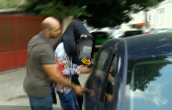 Fiul unui celebru fotbalist a fost ÎNCĂTUŞAT ÎN STRADĂ, pentru ŞANTAJ! Este acuzat că a cerut MII DE EURO unui tânăr