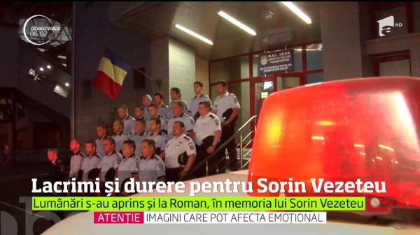 Lacrimi şi durere la Suceava. Sute de lumânări au fost aprinse la locul în care poliţistul Sorin Vezeteu şi-a dat ultima suflare, înjunghiat mortal de un tânăr