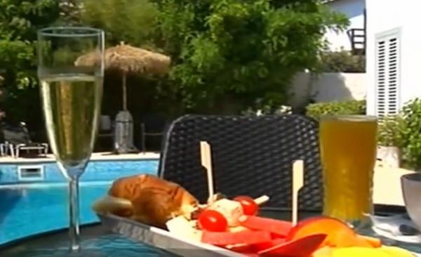 Ofertă intimă de vacanţă: un hotel din Vama Veche oferă cazare exclusiv pentru adulți