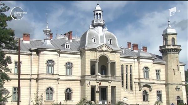 PALATUL Ghica din Comăneşti, scos LA VÂNZARE pe internet! Localnicii sunt revoltaţi!