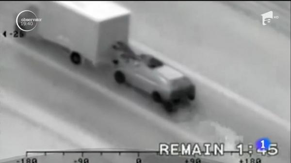 Hoţii români se inspiră din filmele "Fast and Furious" şi îşi riscă vieţile ca să fure din camioanele în mişcare