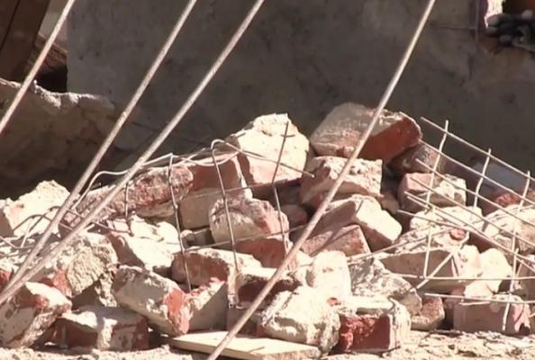 Adolescent de 14 ani din Argeş, în comă pentru bani de şcoală. A căzut de pe o schelă când lucra la o casă!