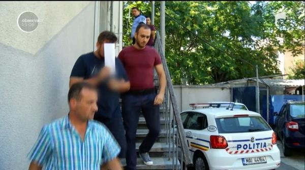Şoferul care a bătut un poliţist într-o parcare din Capitală a ajuns în arest. Tânărul agresor este acuzat de ultraj