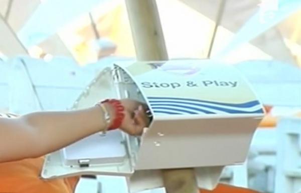 Seifurile pe nisip, soluția sigură pentru o vacanţă liniştită. Cutiile de valori se deschid cu o brățară rezistentă la apă (VIDEO)