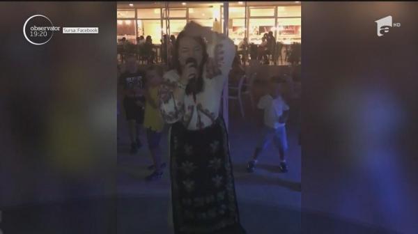 Rock în costum popular! O cântăreaţă de folclor şi-a surprins publicul, cu alte ritmuri