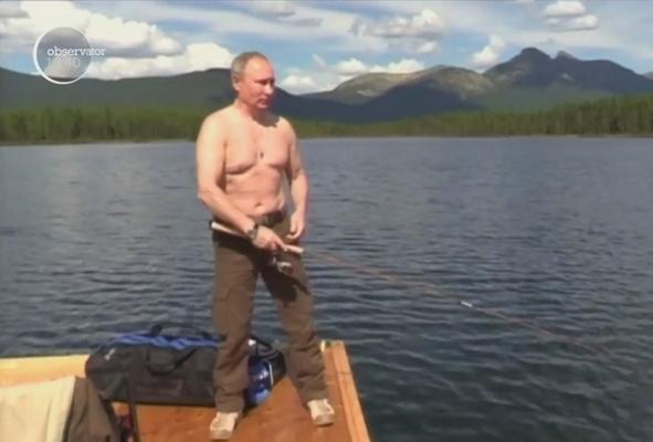 Cel mai cunoscut pescar al planetei are Rusia la picioare şi peştii la degetul mic. Cum se distrează Vladimir Putin în vacanţă