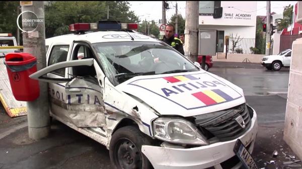 Impact violent cu maşina poliţiei, înregistrat pe camerele de supraveghere! Mărturia şoferului VINOVAT