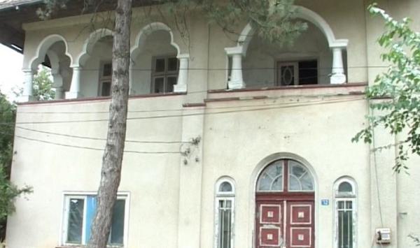 CONAC BOIERESC interbelic, un adevărat monument istoric, scos la vânzare la un PREŢ DE GARSONIERĂ!