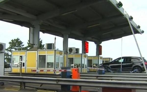 JAF la staţia de taxare! Hoţul a avut nevoie doar de cteva secunde, pentru a fugi cu o SUMĂ MARE de bani!