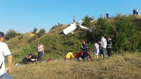 Avion prăbuşit lângă Paşcani. Pilot MORT, după ce a ratat decolarea