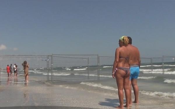 Situaţie REVOLTĂTOARE pe Litoral! O plajă este BLOCATĂ de un gard, în staţiunea Mamaia!