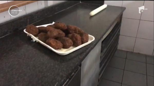 Situaţie incredibilă pe litoral! Mai multe autoserviri din Eforie Nord serveau turiştii într-o mizerie de nedescris (VIDEO)