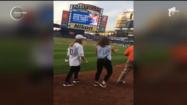 Simona Halep a fost invitată să arunce prima minge din deschiderea meciului New York Mets şi Arizona Diamondbacks