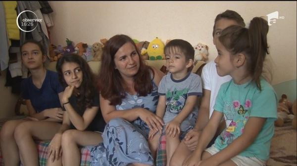 Poveste de viaţă la Bacău. 8 suflete, părinţii şi cei 6 copii, locuiesc într-o garsonieră mică