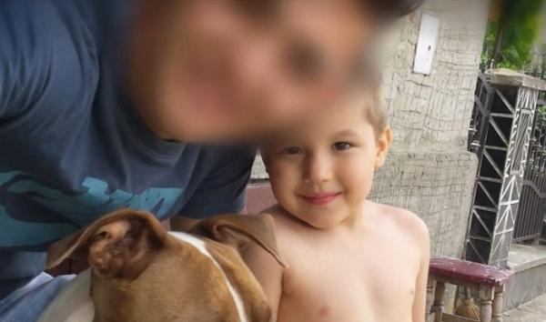 Durere fără margini. Luca, băieţelul de 4 ani care a sfârşit în colţii câinelui Amstaff al familiei, a fost condus pe ultimul drum