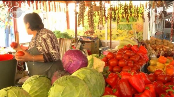 Producţia-record de fructe şi legume riscă să ajungă la gunoi. Marile magazine preferă marfa din import