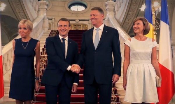 Întâlnire crucială Iohannis-Macron. Cuplului prezidenţial francez a atras toate privirile la prima vizită în România