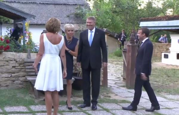 Vizita preşedintelui Franţei în România, altfel decât în imaginile protocolare. Brigitte Macron şi Carmen Iohannis, în centrul atenţiei