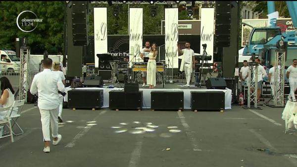 Mare de alb în centrul Bucureştiului! Cum a fost atmosfera la "Diner en Blanc"