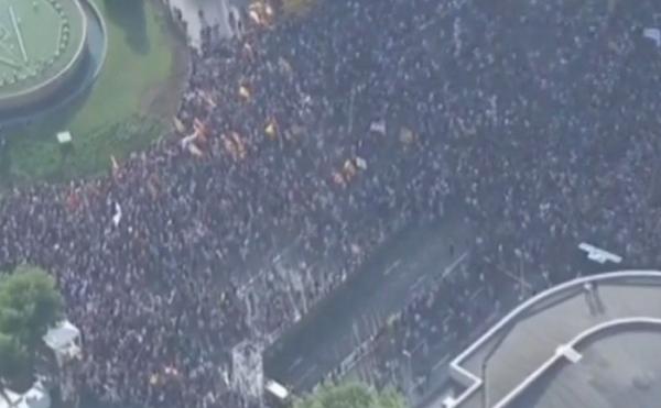 Jumătate de milion de oameni, în stradă la Barcelona, împotriva terorismului