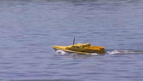 Cea mai nouă fiță pentru pescari: vaporașul teleghidat, care ajută ca prada să fie cât mai mare