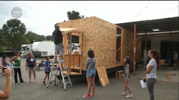 Gest impresionant al unui bărbat din SUA! Construiește căsute pentru persoanele care trăiesc pe străzi