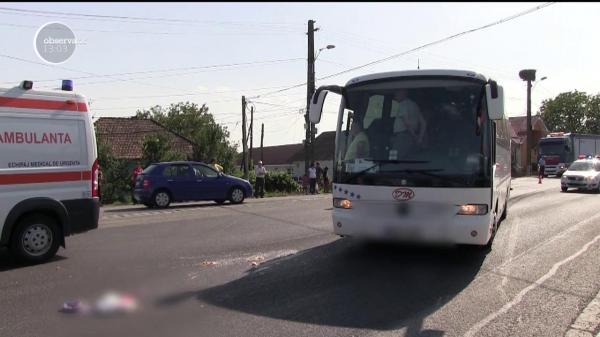 Sfârşit cumplit la Cluj! Un bărbat a fost spulberat de un autocar plin cu turişti polonezi (VIDEO)