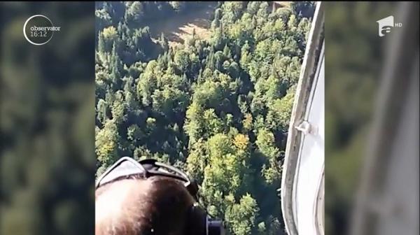 Incendiu izbucnit la marginea unei păduri, stins cu elicopterul! Flăcările uriaşe au acoperit 5 hectare!