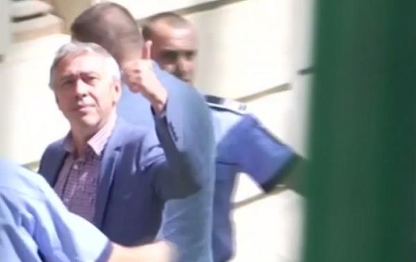 FRAUDĂ imensă la CNAS, 14 funcţionari, inclusiv directorul, reţinuţi de procurori într-un dosar în care se vorbeşte şi despre ameninţări cu arma