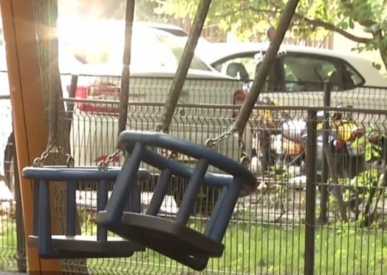 Datori pe viață, după ce le-a murit copilul. Drama unor părinţi e "facturată" de clinica în care le-a murit bebeluşul