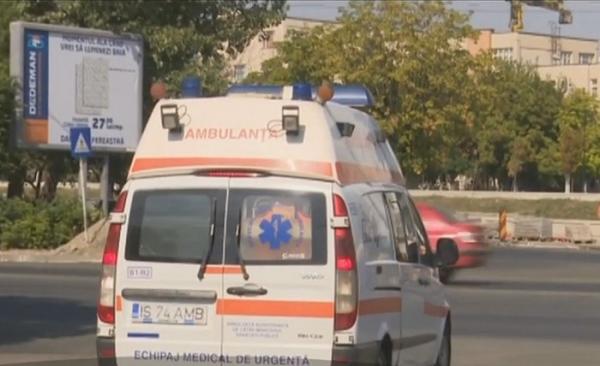 SCENE TERIFIANTE la Iaşi. Un poliţist a fost tăiat pe faţă cu o sabie şi l-a împuşcat pe atacatorul său